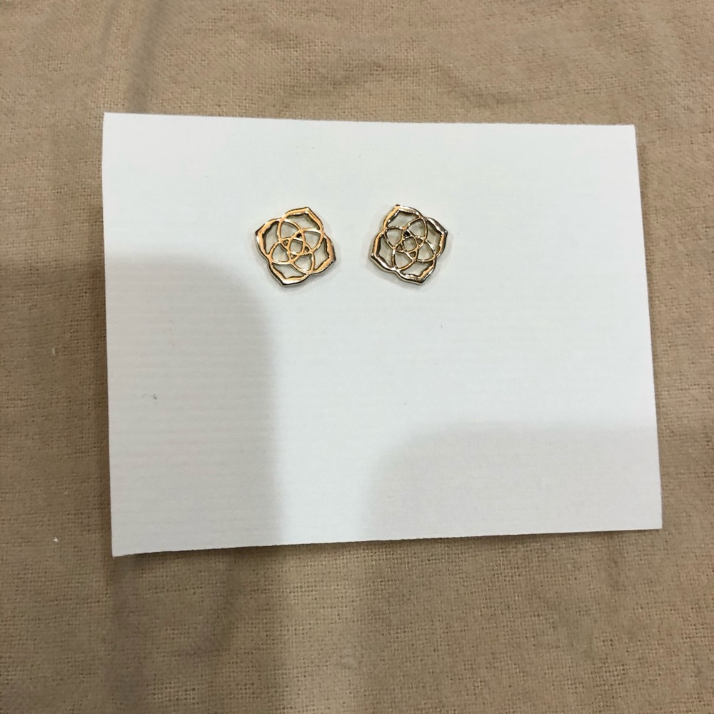 Kendra scott earrings